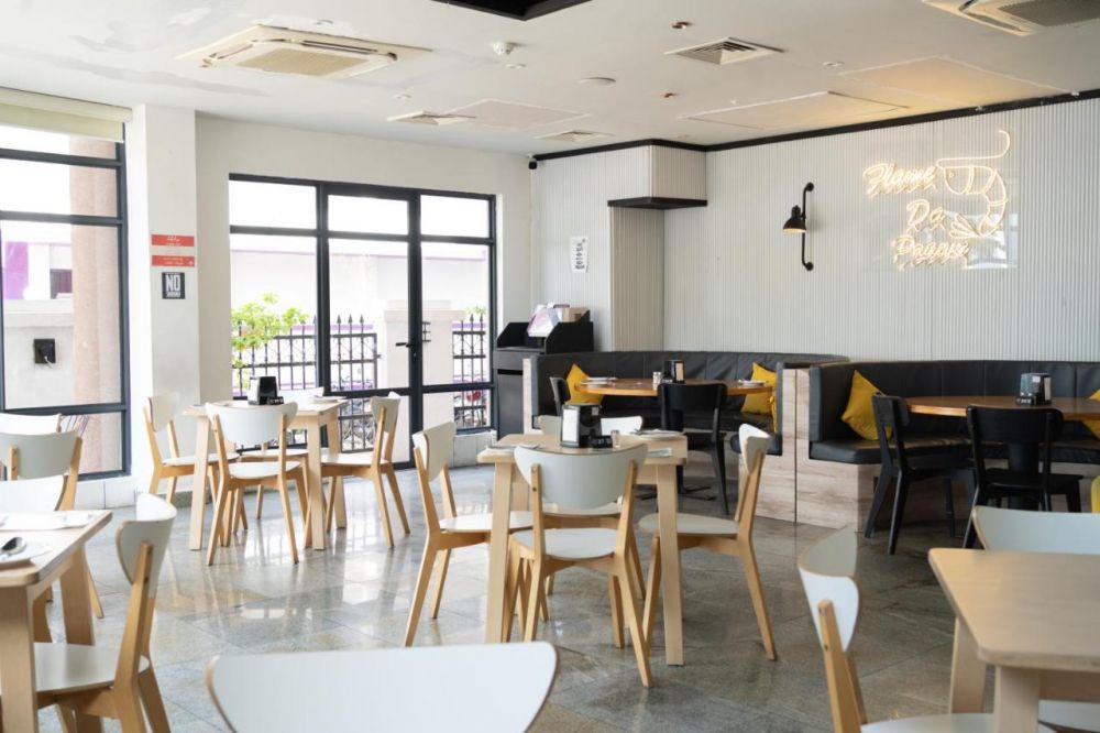 Manhattan Business Hotel 4*