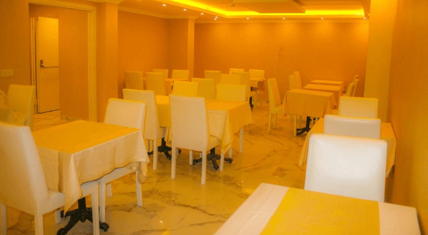 Deluxe Newport Hotel 4*