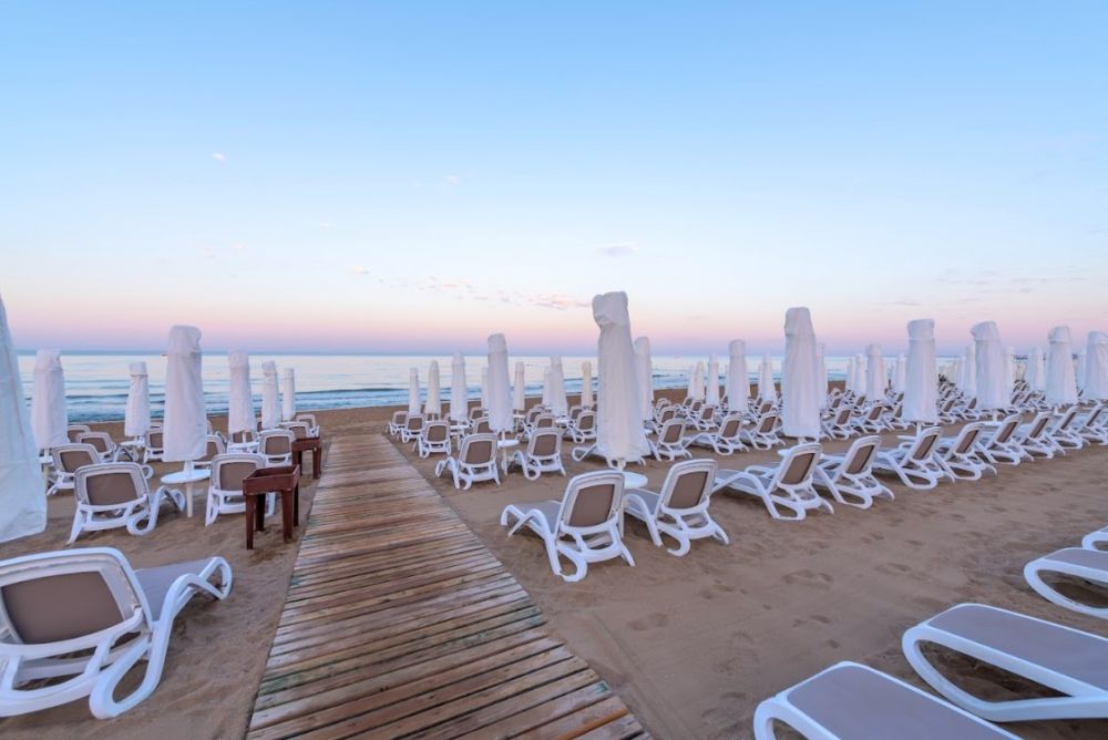Sandy Beach 4*