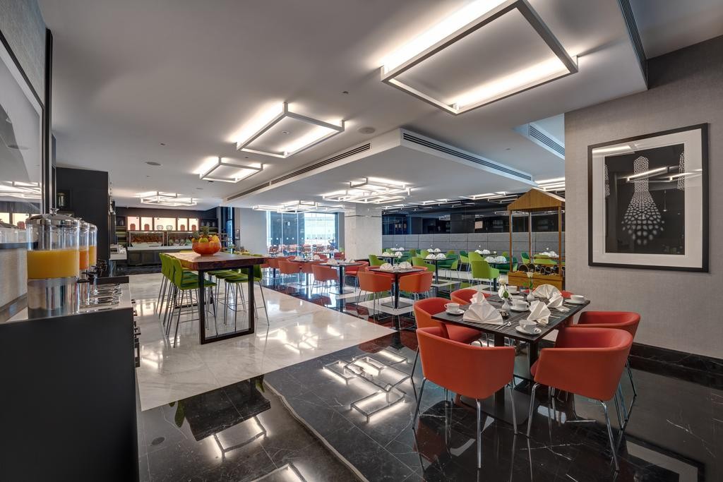 Novotel Sharjah Expo Centre 4*