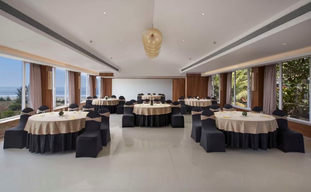 Mandrem Beach Resort (ex. Regenta Place Mandrem Beach Resort) 3*