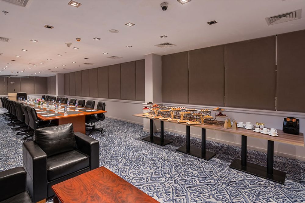 Rhactus Hotel 4*