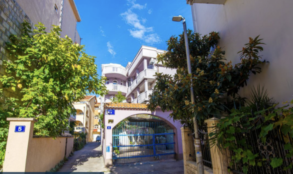 Violet Economy Guest House 2*