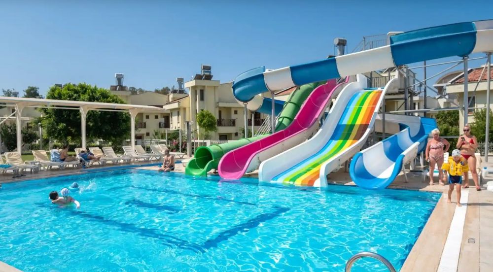 Maya World Park 4*