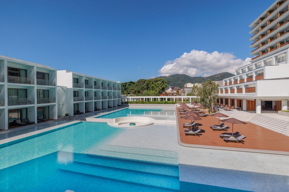 Patong Beach Hotel 4*