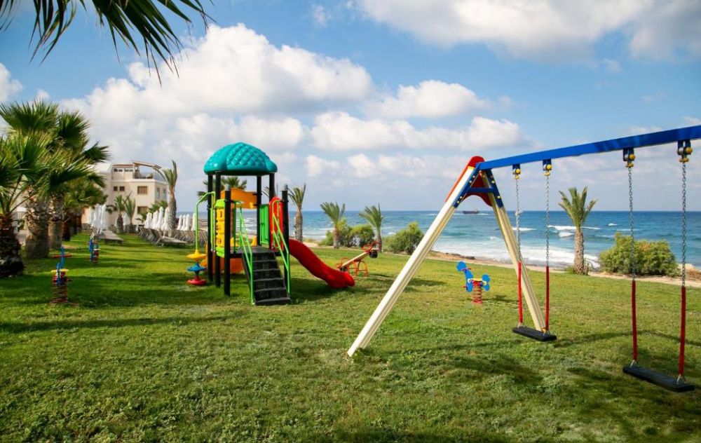 Louis Paphos Breeze 4+