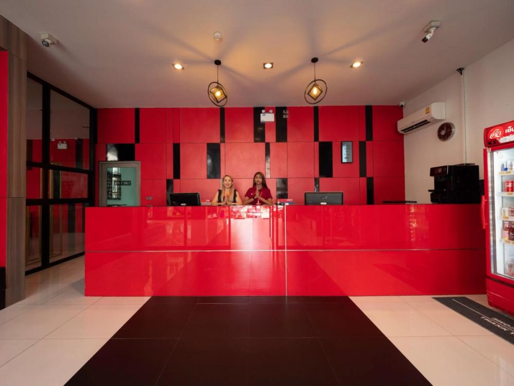 Neon Patong Hotel 4*