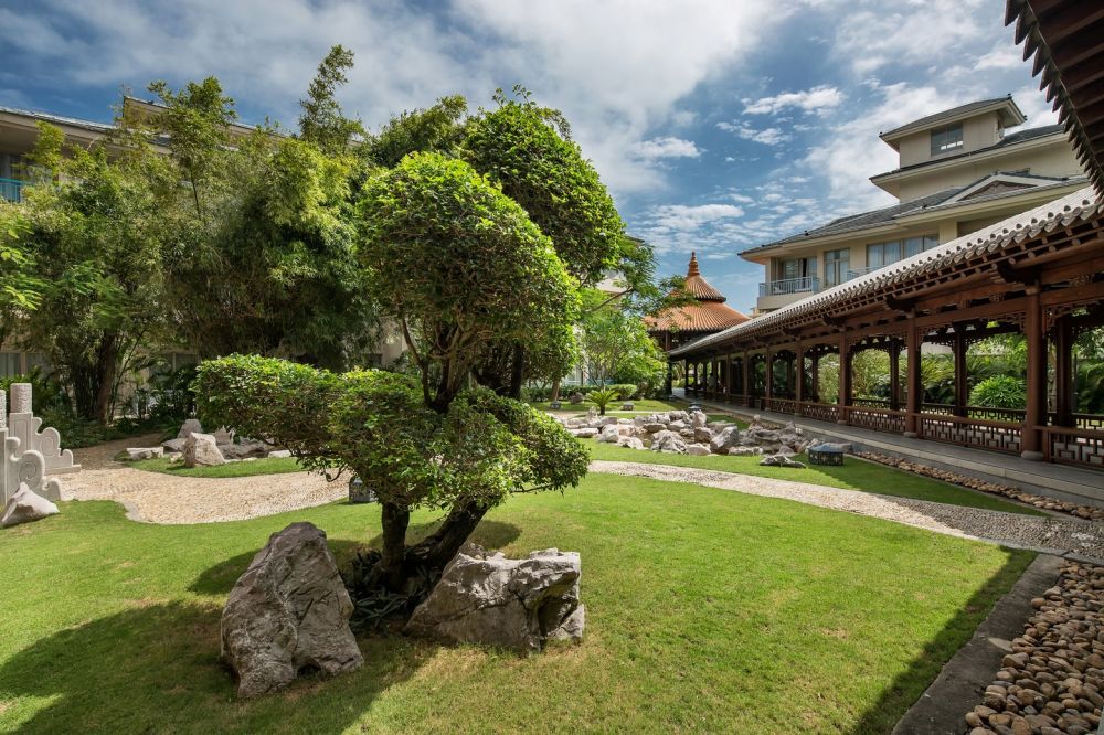 Swissotel & Grand Mercure Sanya Yalong Bay 5*