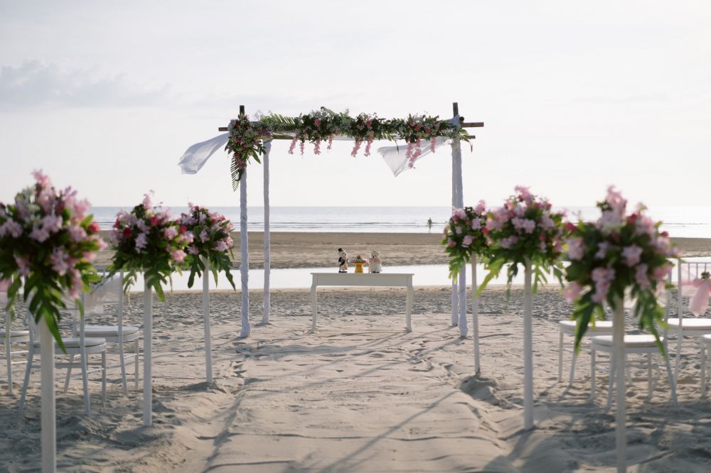 Apsara Beachfront Resort & Villas 4+