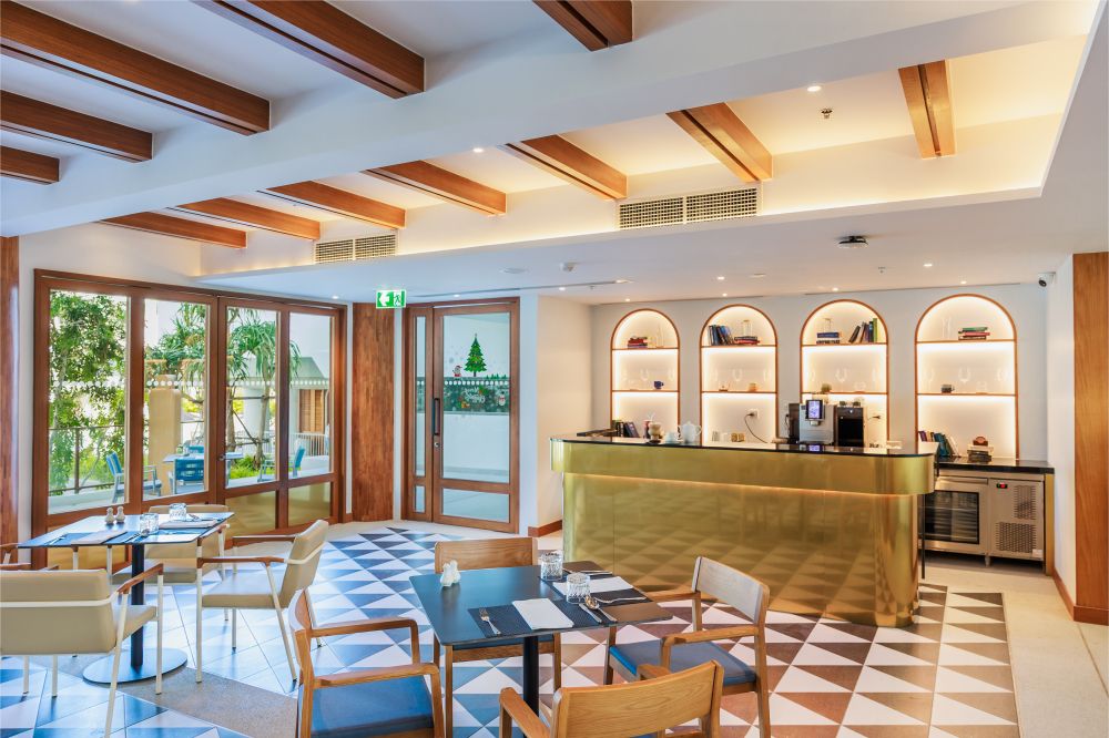 Patong Beach Hotel 4*