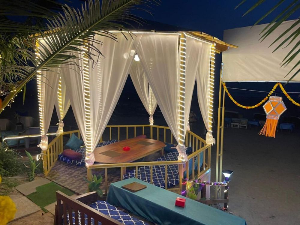 Sydney X Cafe & Beach Huts 