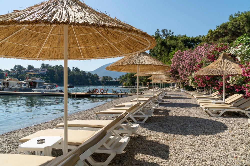 Alesta Yacht Hotel 