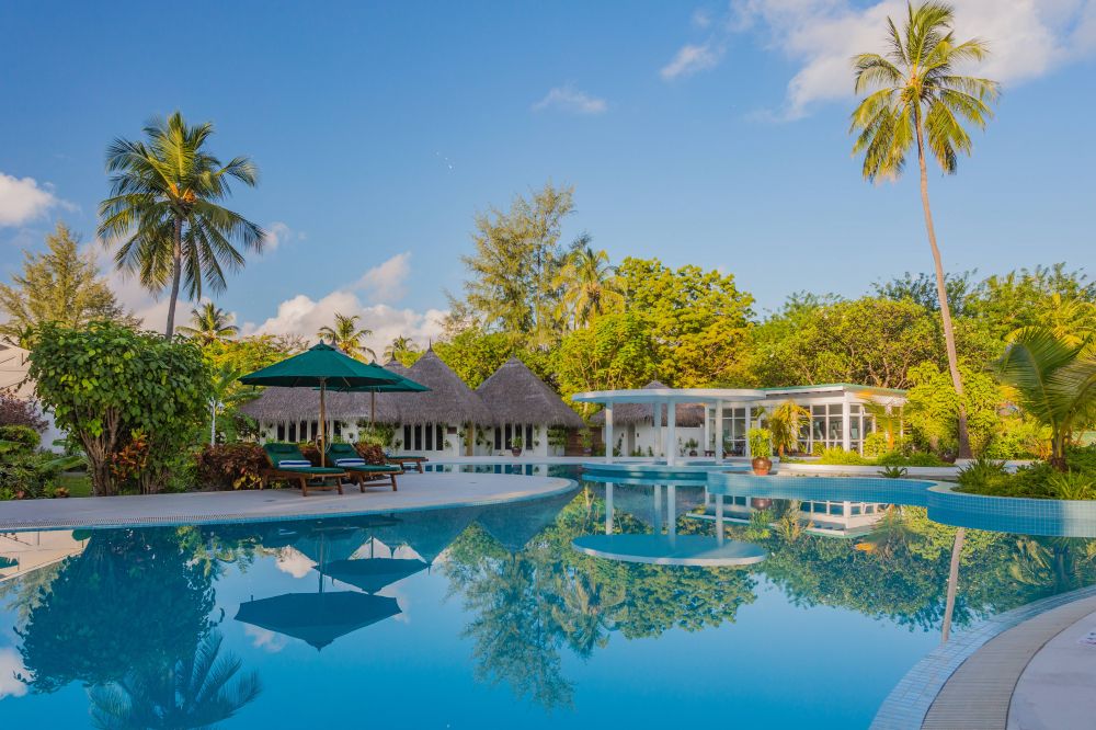 Equator Village 3*