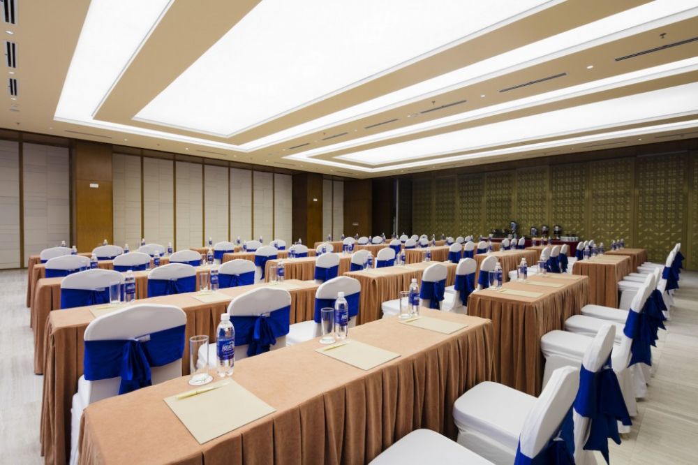Star City Hotel & Condotel Beachfront Nha Trang 4+