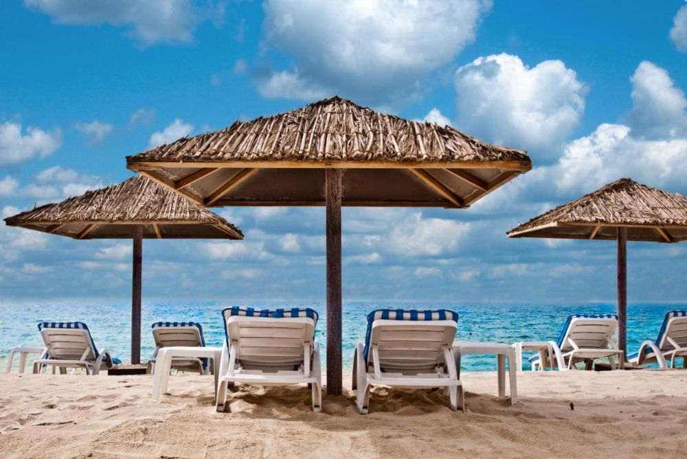 Ramada Hotel & Suites Ajman 4*