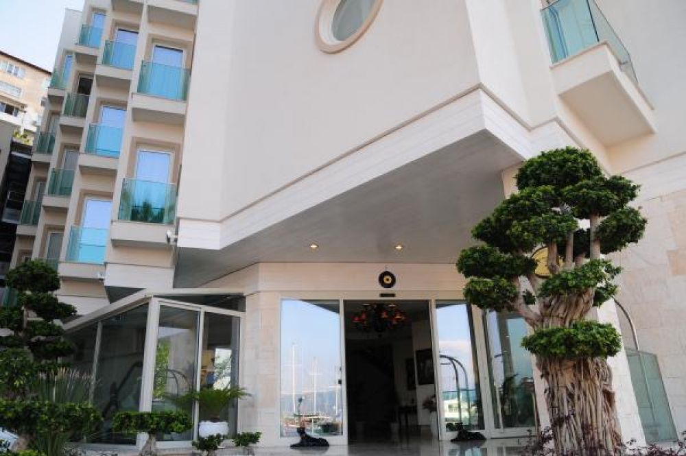 Alesta Yacht Hotel 
