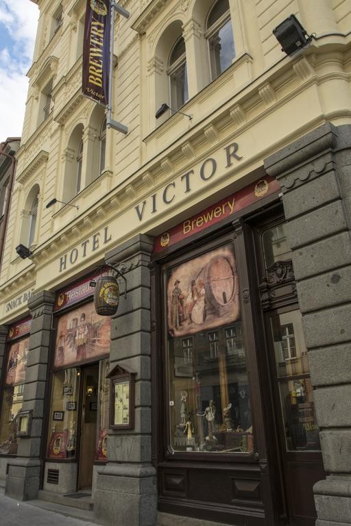 Victor 3*