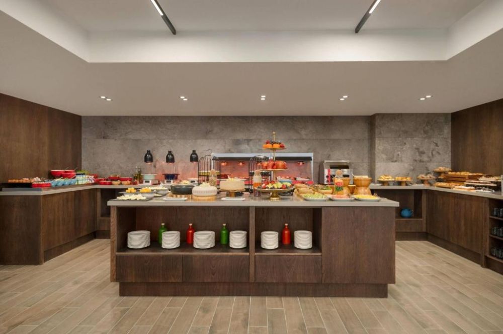 La Quinta by Wyndham Batumi 4*