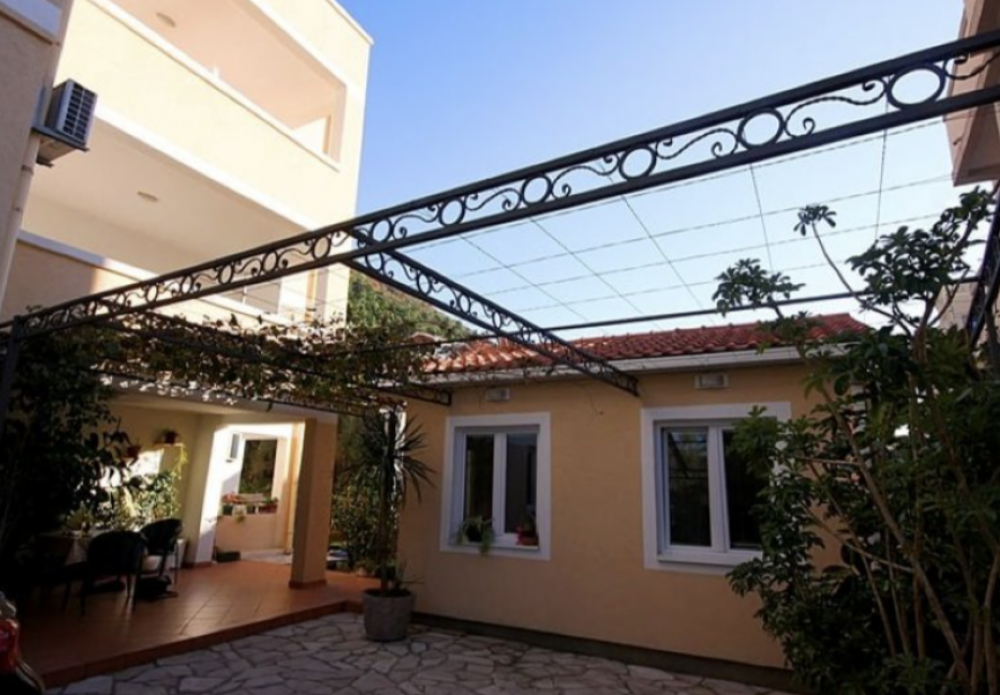 Stevan Apartments 3*