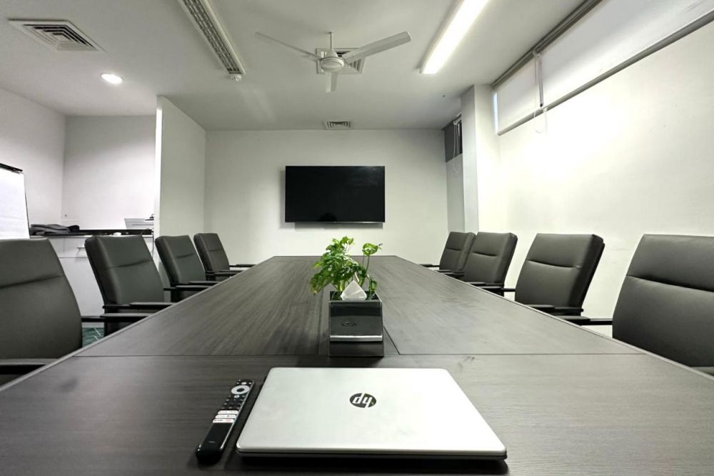 Manhattan Business Hotel 4*