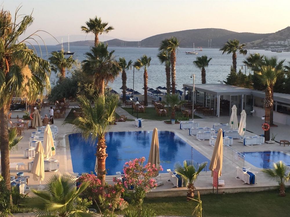 Nagi Beach Hotel 3*