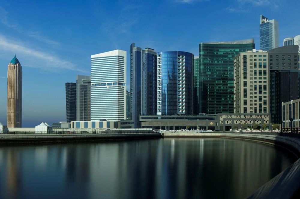 Radisson Blu Hotel Dubai Waterfront 5*