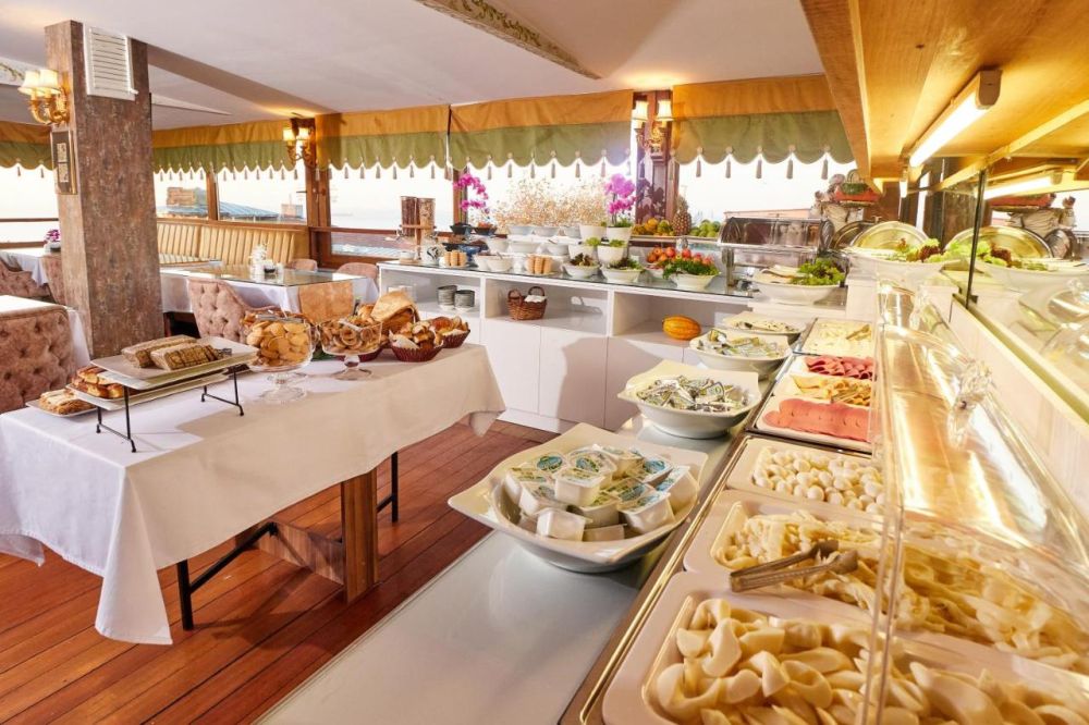 1207 Hotel (Ex. Alzer Hotel) 4*