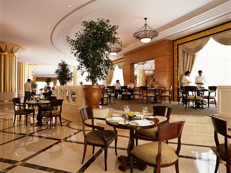 Corniche Hotel Abu Dhabi 3*
