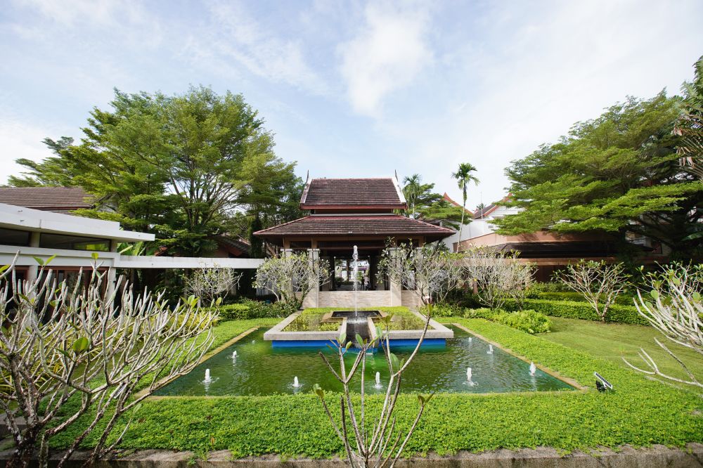 Apsara Beachfront Resort & Villas 4+