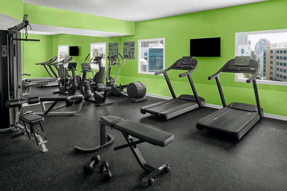 Holiday Inn Express Internet City 2*