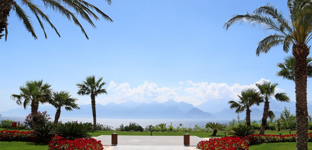 Akra - V Hotel 4*