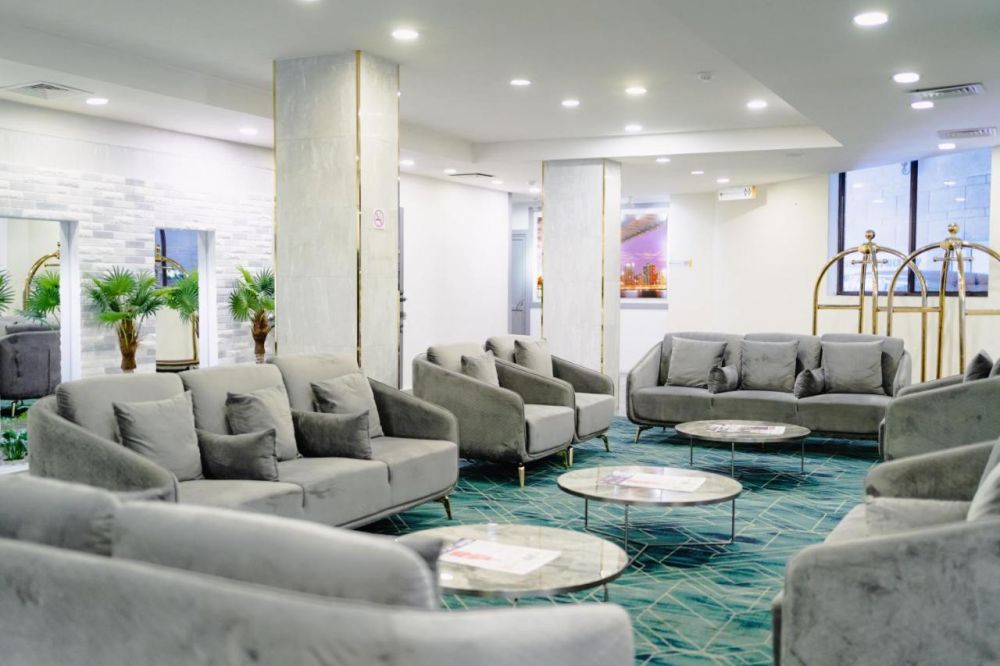 Manhattan Business Hotel 4*