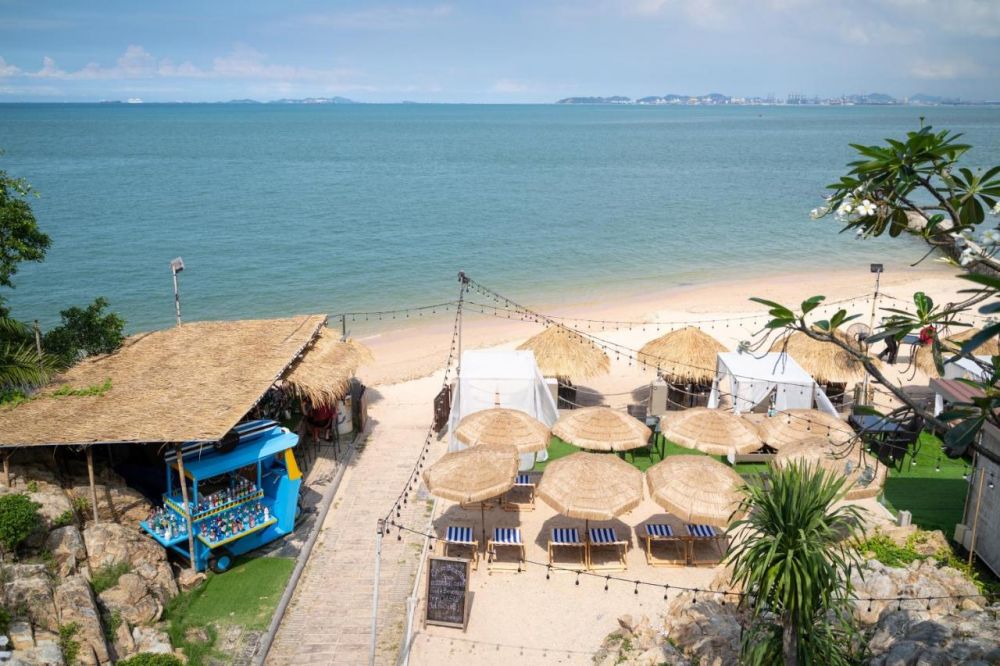 Mayaana Beach Resort (ex.Golden Tulip Pattaya Beach Resort) 5*