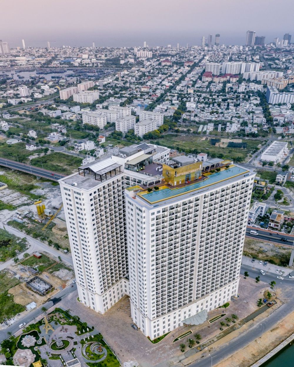 Wyndham Danang Golden Bay 5*