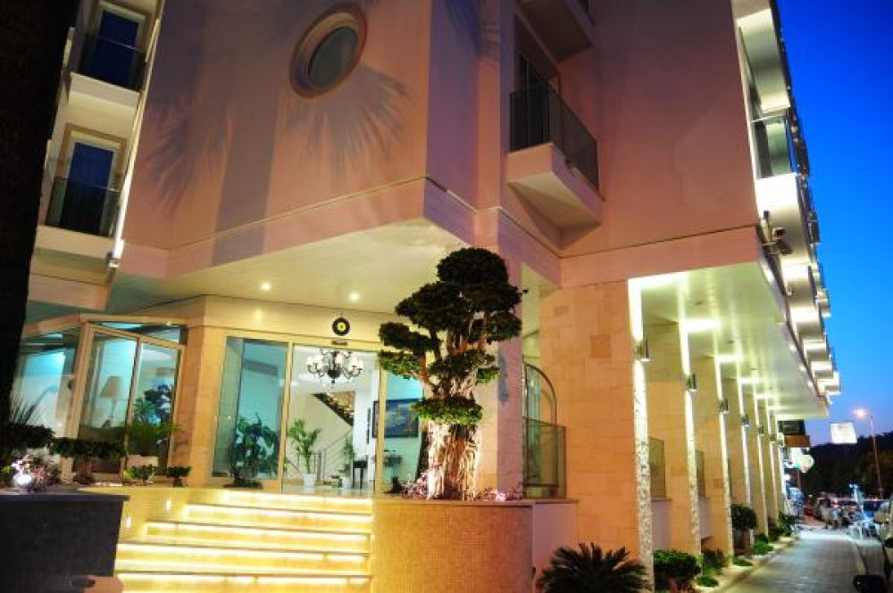 Alesta Yacht Hotel 