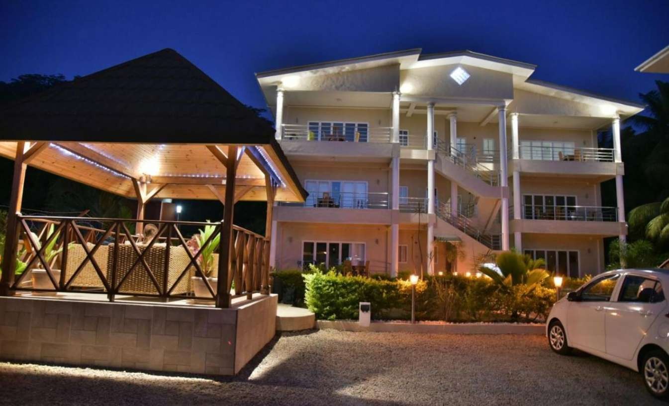 Tropical Hideaway Self Catering Apartments 3*