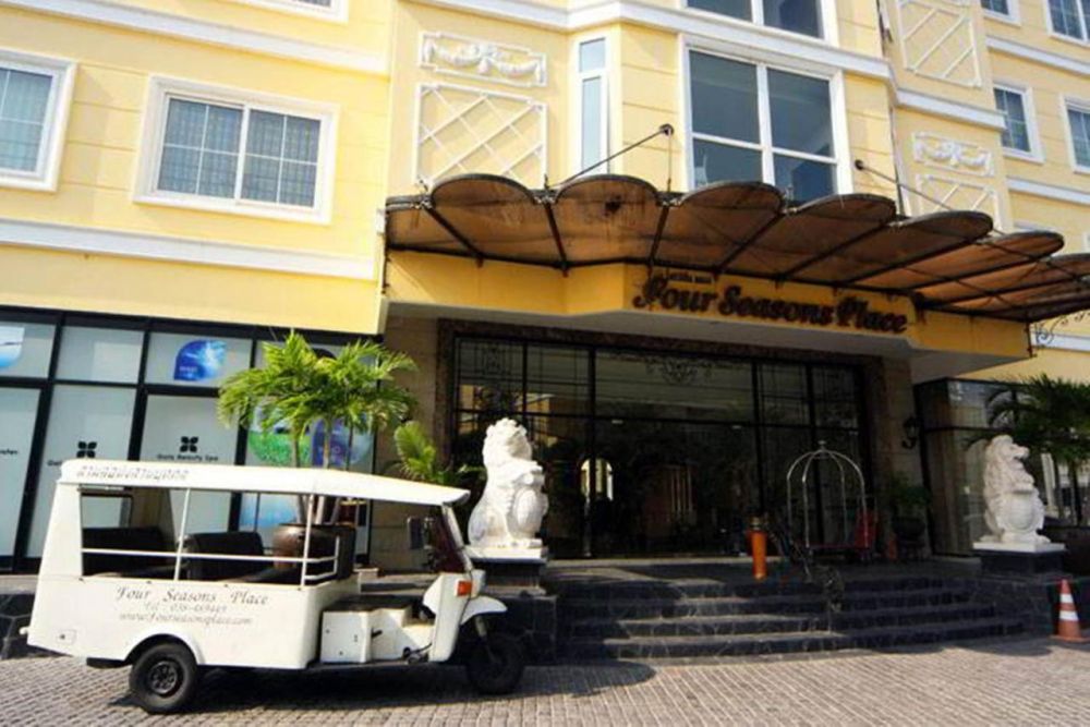Four Seasons Place 3+
