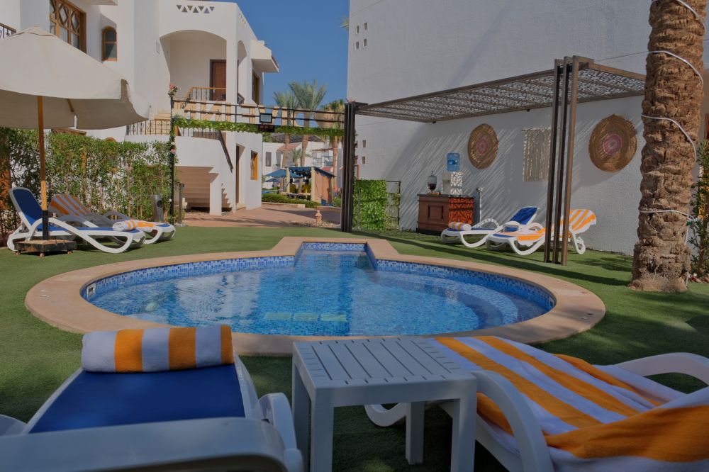Dive Inn Resort 4*