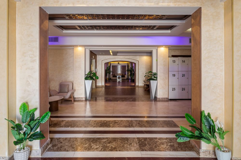 Albatros Royal Moderna 5*