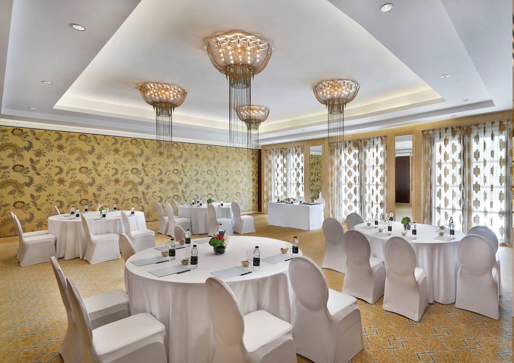 The Ritz-Carlton, Dubai 5*