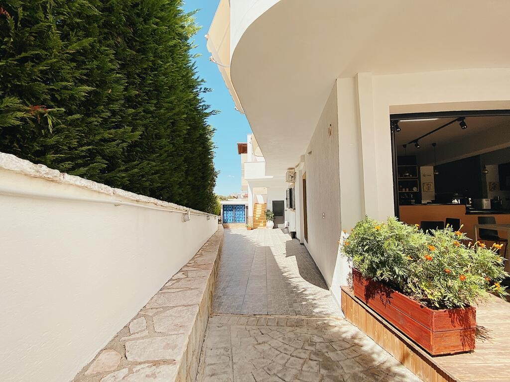 Vila White 3*