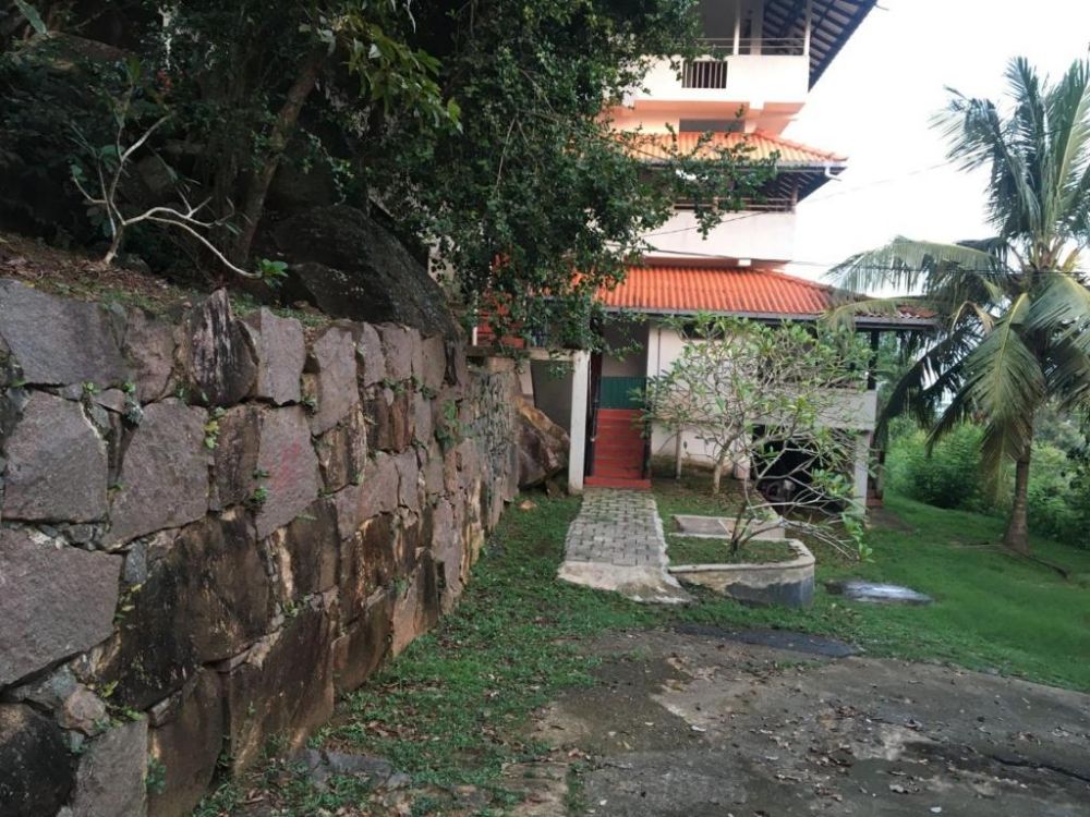 Rock House 1*