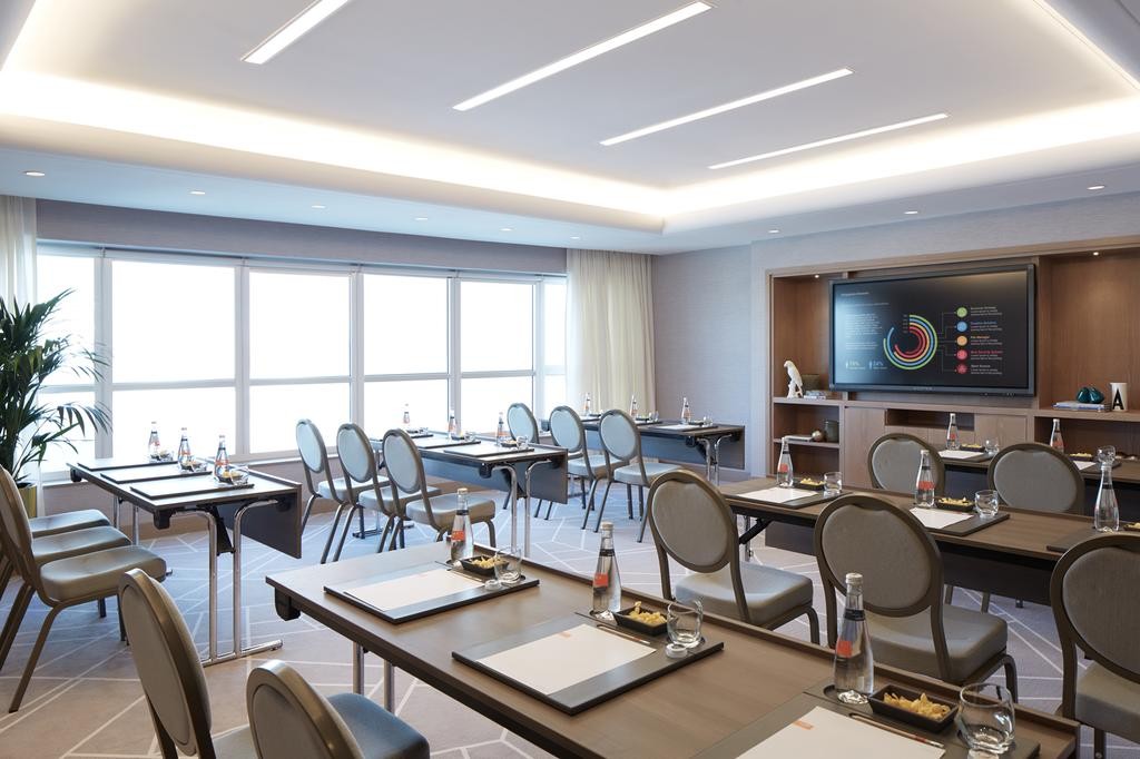 Naumi Hotel Dubai (ex. Dusit D2 Kenz) 4*