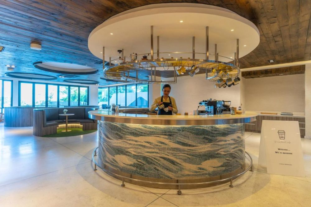 Mayaana Beach Resort (ex.Golden Tulip Pattaya Beach Resort) 5*
