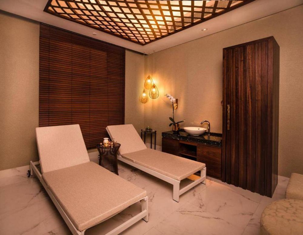 Al Jaddaf Rotana Suite Hotel 5*