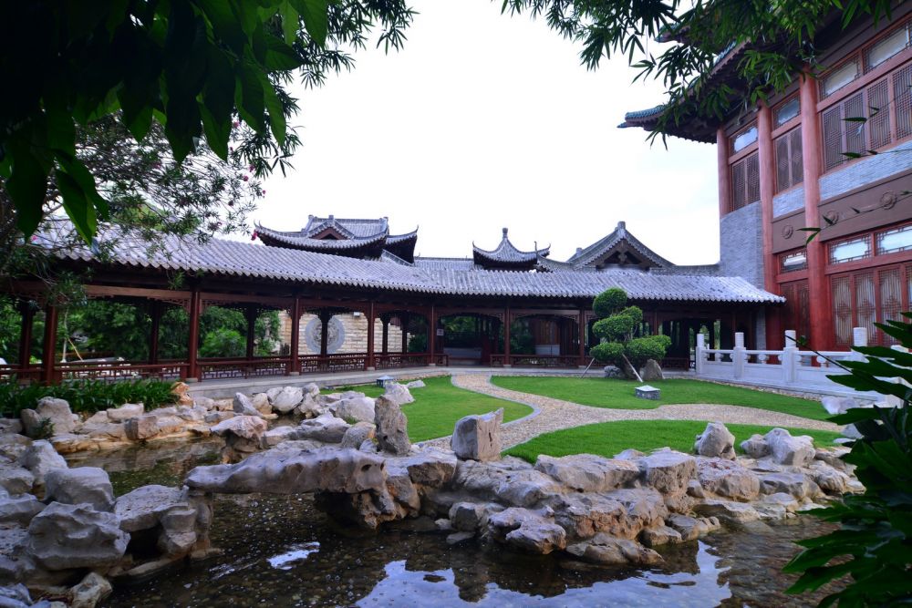 Swissotel & Grand Mercure Sanya Yalong Bay 5*