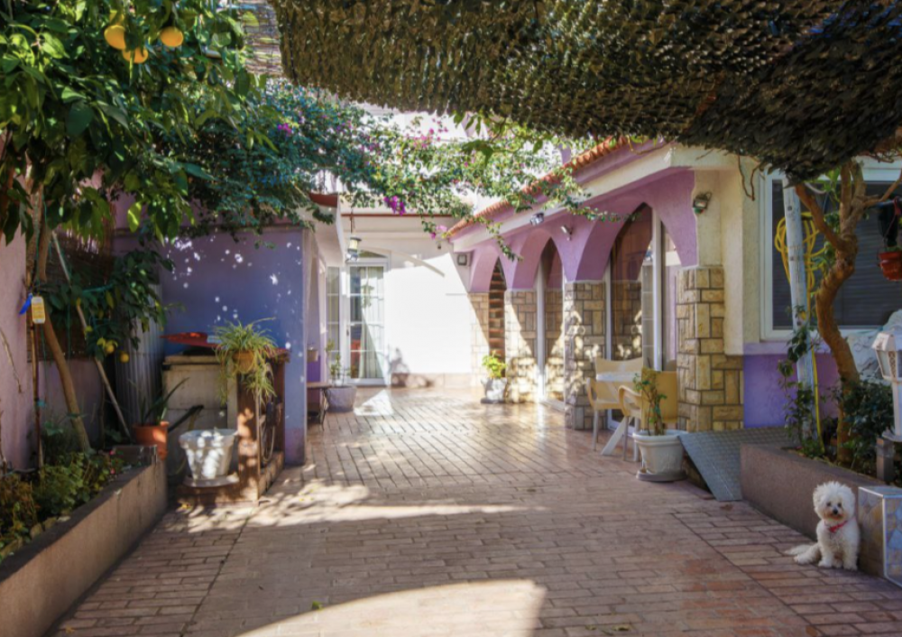 Violet Economy Guest House 2*