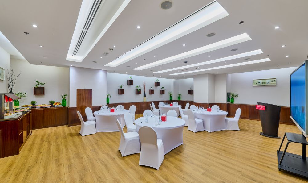 Ramada Hotel & Suites By Wyndham Jbr (ex. Hawthorn Suites) 4*