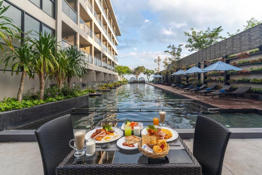 Mayaana Beach Resort (ex.Golden Tulip Pattaya Beach Resort) 5*