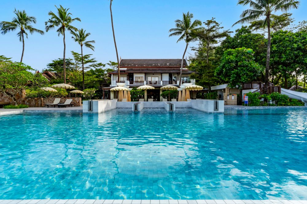 Apsara Beachfront Resort & Villas 4+